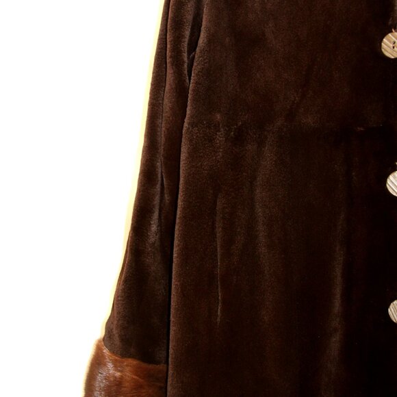 Luxurious Loro Piana Reversible Mink and Raincoat - Picture 8 of 16